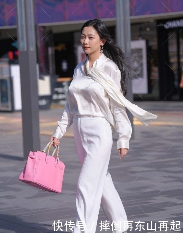有一种性感叫微胖,一身白还能美出新气质,全靠穿衣小心机