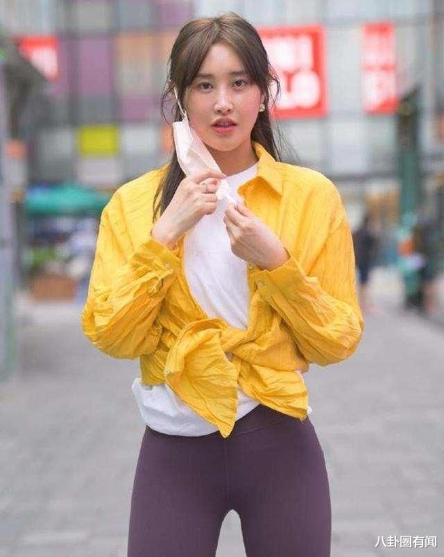 时尚好看的瑜伽裤装扮显得古韵别致，提升你的着装品味，充满童趣