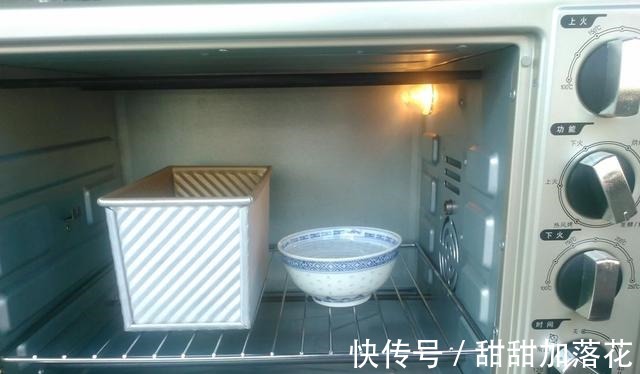 椰香浓郁的奶香椰蓉小面包，零失败简单又快手，好吃到停不下来！