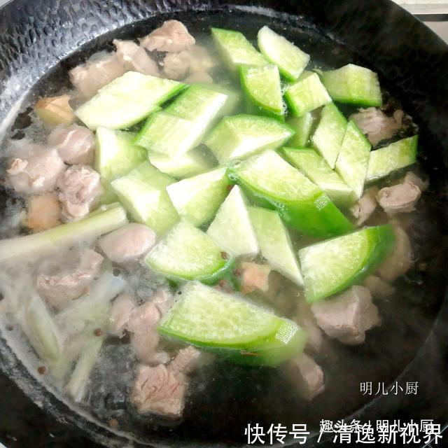 炖牛肉时，有人焯水有人直接炖，都不对，大厨教你最好吃的做法