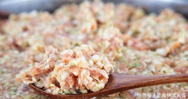 冷冻|全家人都喜欢的莲藕肉馅锅贴晚上冷冻,早上10分钟吃完早餐