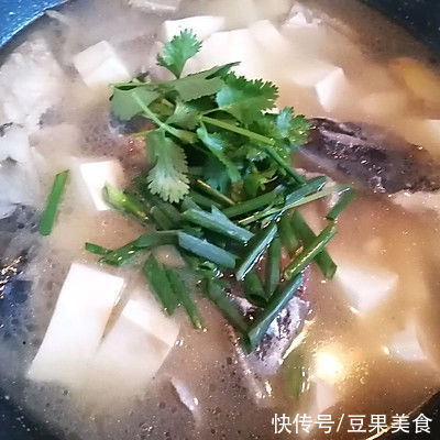 昆布|鱼头豆腐汤一出锅，方圆十里都飘香