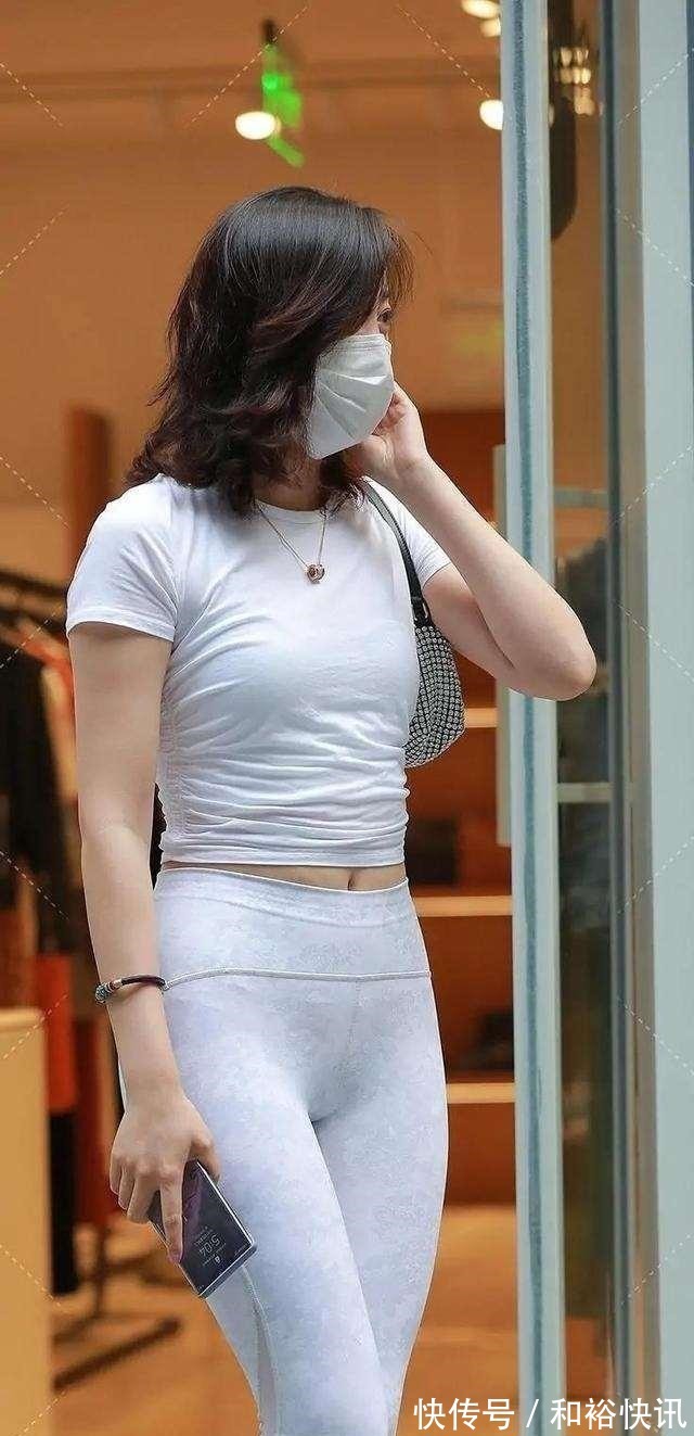 针织衫 打底裤穿出自然不做作风情，彰显时髦感，带来线条美感！