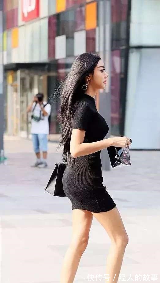 裙子 穿着轻盈成熟的美女,黑色裙子和潇洒的美丽!