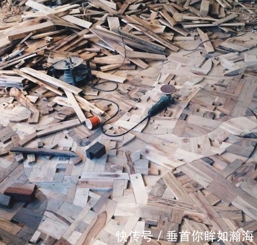 地板|男子把一堆木片搬回家,5个月后所有人直呼他是天才!