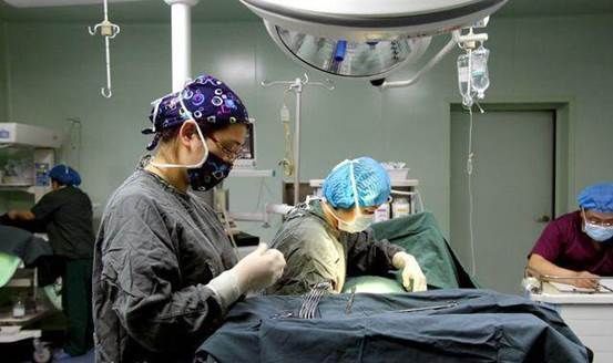 小牛|分娩过程听到医护对“暗语”,产妇吓“尿”了,把在场医生逗笑了