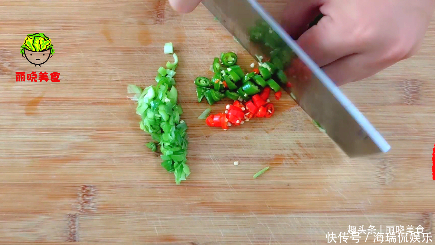 芹菜叶|芹菜叶别丢了，教你一种超美味吃法，简单好吃味道足，越吃越想吃