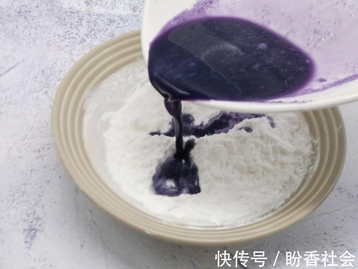 紫甘蓝汁|饺子的创意新吃法，双色水晶饺，晶莹剔透，看上去就有食欲