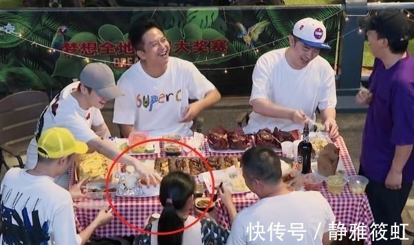 鄧超送恩人女孩一支筆,誰看請鹿晗送了什么關曉彤都沒這待遇