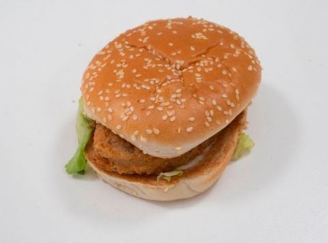  国外|错给素食主义者提供了含鸡肉汉堡国外肯德基道歉退款