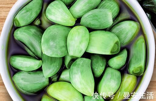 开胃|腌腊八蒜,别只会放醋!再加这2样,大蒜碧绿香脆开胃,酸爽可口