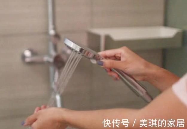 沐浴露|女性洗澡时,尽可能少做“2举动”,肌肤会和你说谢谢,别忽视