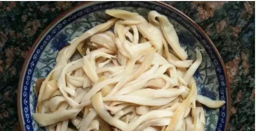 花了5元不到,做了一盘开胃菜,只放了一点油,吃着比肉还香