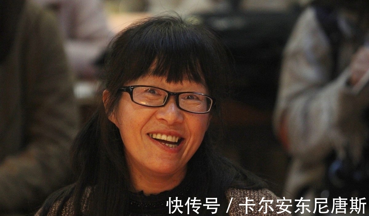 余秀华!《生命的底色》:余秀华,只要还有一口气在,我都要咏唱春天