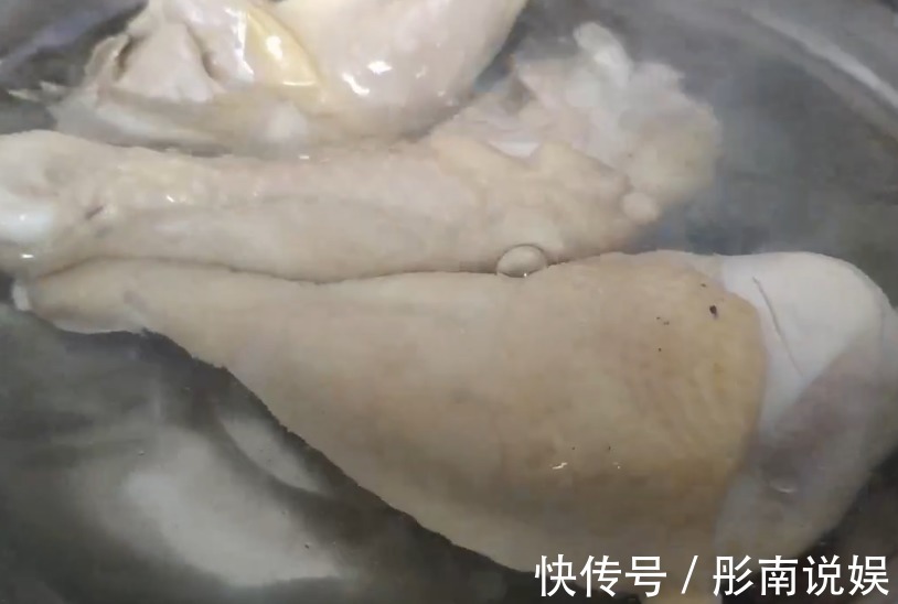 美味|鸡腿最简单的吃法,香辣美味,肉质软嫩,是一道不错的小凉菜