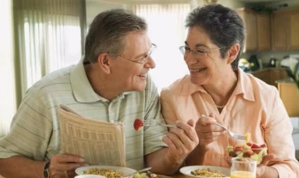 人到中年想健康,牢记:不吃“3饭”、不睡“3觉”,会与长寿有缘