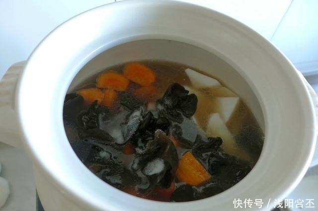 炖羊肉的时|炖羊肉时,这个香料不要放,加了就等于毁了羊肉,好多人都做错