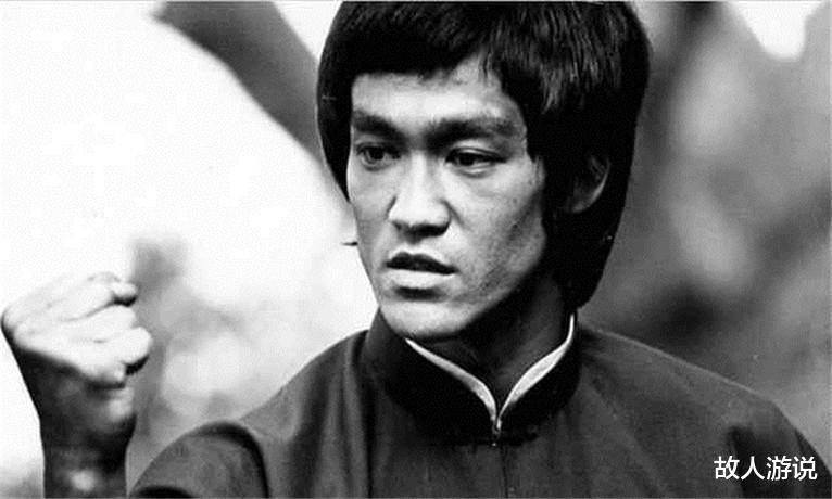 守墓|李小龍去世后愛(ài)徒為他守墓，兒子陪伴身邊，墓碑上12個(gè)字令人深思