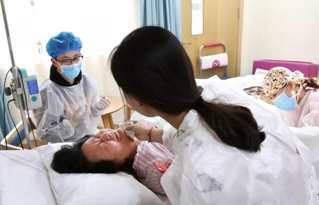 倩倩|孕妈顺产后想“上厕所”,医生一听慌忙喊护士快送去急救室