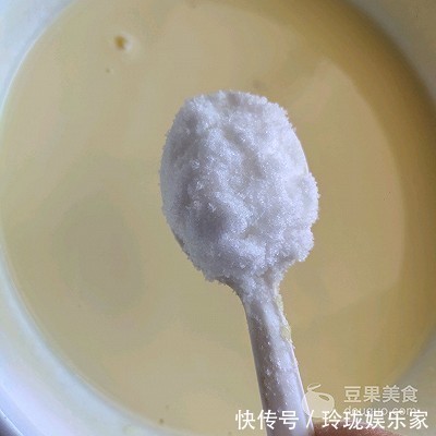 媲美|无需打发就能做出媲美芝士蛋糕的爆浆蓝莓酸奶蛋糕