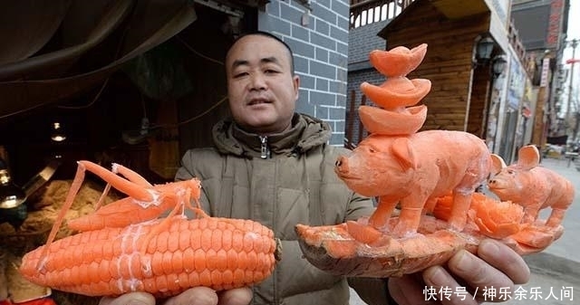 40岁卖菜大叔,在冬瓜上刻"美猴王"走红,被卖菜所耽误的画家