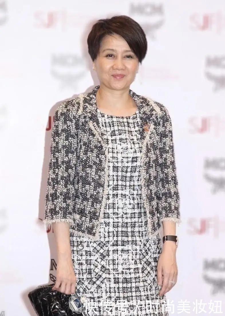 洋气|梁安琪穿衣真大胆,紫色配黄色好洋气,“奶奶辈”的都不敢尝试