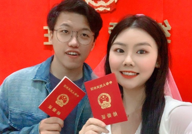 身份证|“最罕见结婚证”走红,工作人员以为看错眼,网友:孩子该叫啥