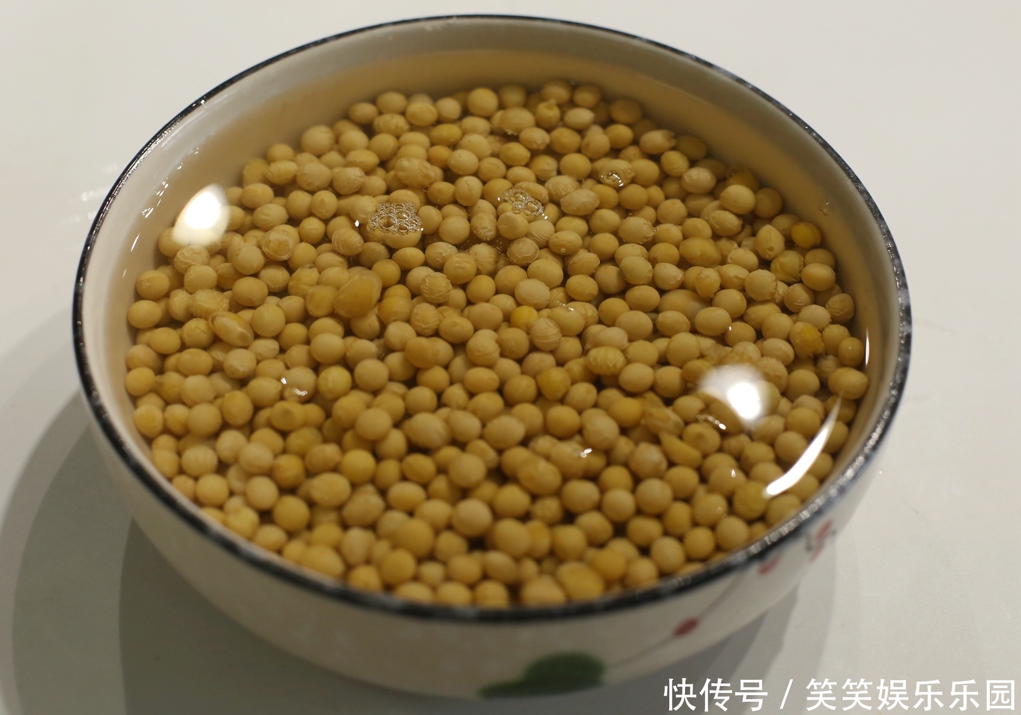 下酒|夏日下酒,又香又酥,轻轻一嚼就碎!3块钱做一盘,比花生香十倍