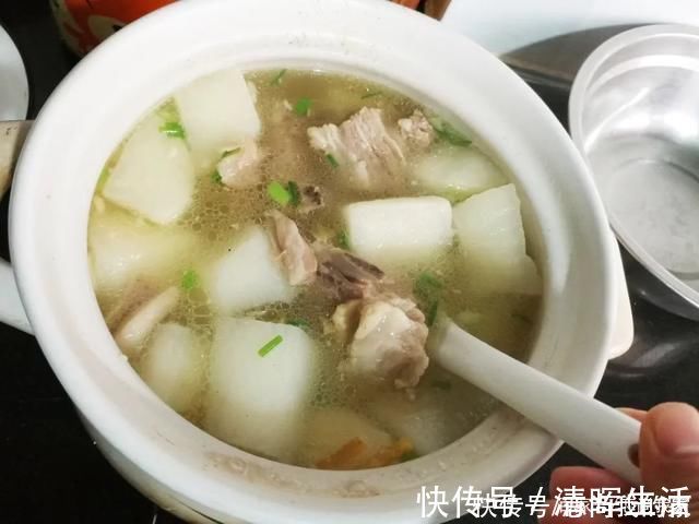 炖羊肉汤不要花椒、大料和料酒，加这两样味道鲜美，还没羊膻味!