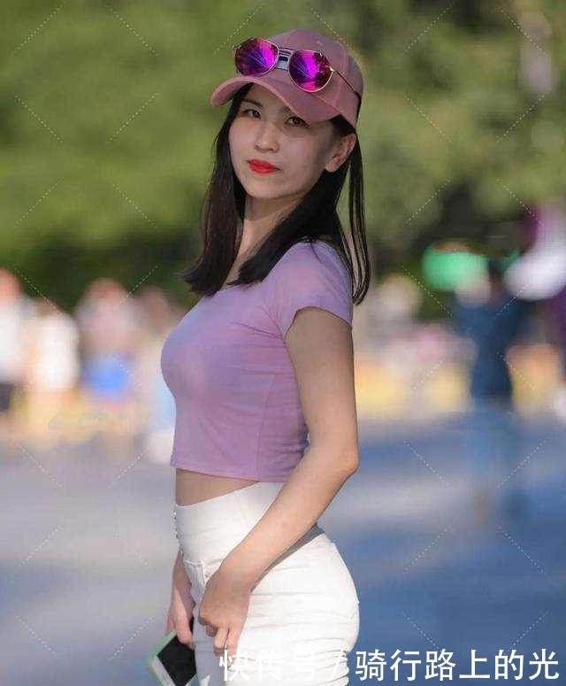 瑜伽裤|“漏斗形”身材的瑜伽裤美女,充满了休闲的气息,气质提升