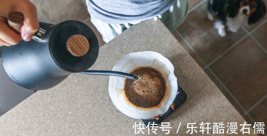原木色|做手冲咖啡前,为什么要冲洗咖啡滤纸