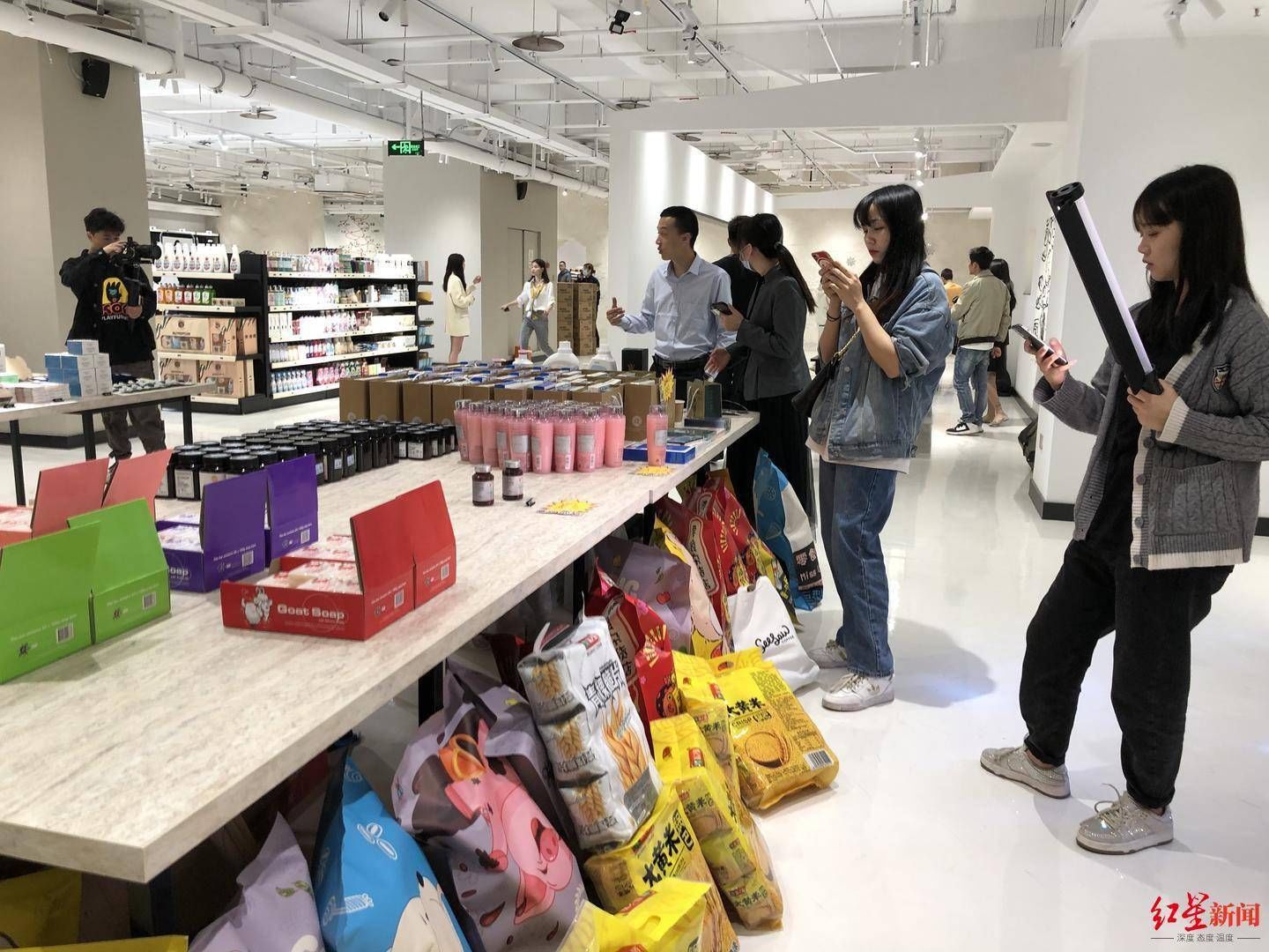 配送|“前店后仓+快速配送”跨境电商新业态，让老百姓在家门口就可“扫货”