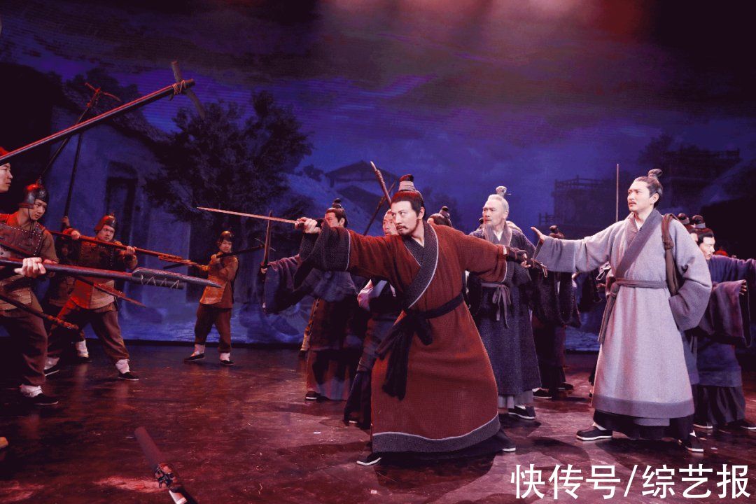 年度导演卢小波、左兴：创作是一次艰难的跋涉