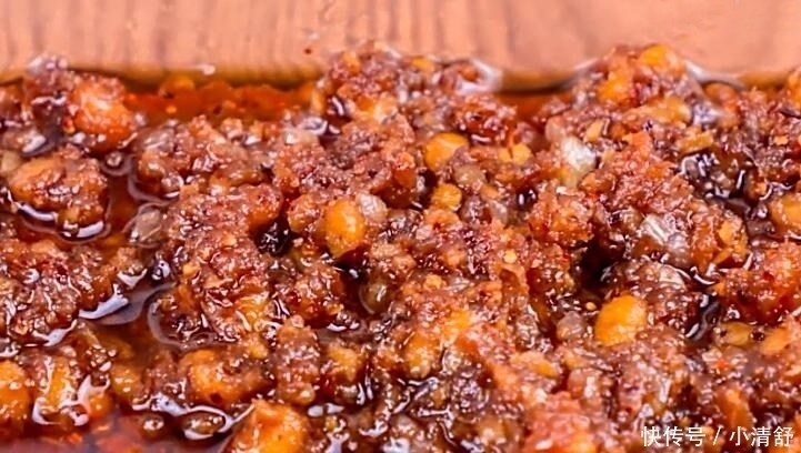 扑鼻|自从学会黄豆这种吃法，我家每年做5斤，酱香扑鼻，做一次能吃1年