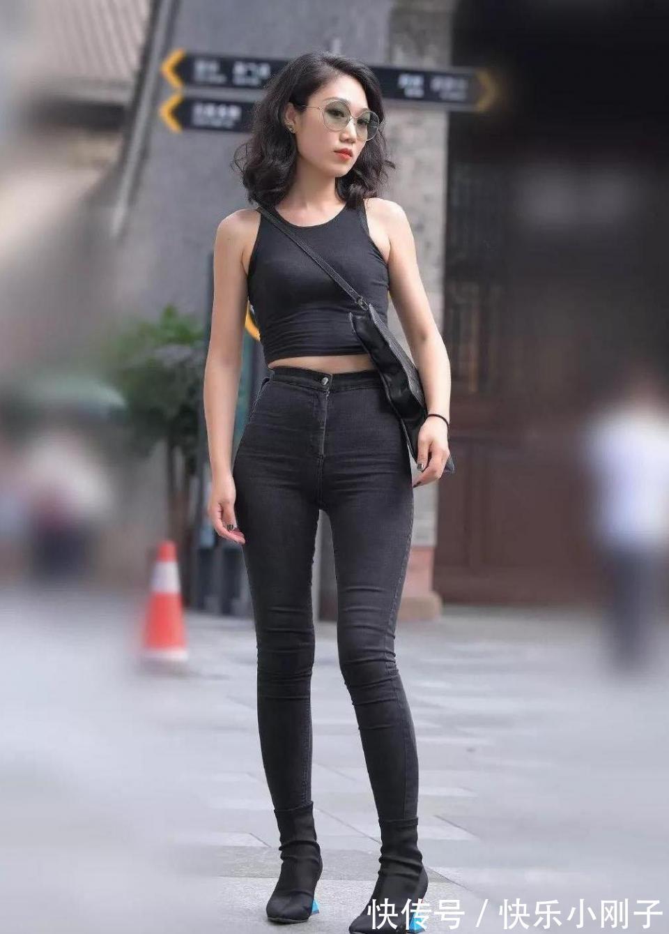 玄色|这美女九分精明,八分气质,穿出了她的成熟韵味,尽显帅气高冷