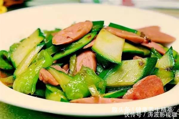 维生素e|黄瓜别凉拌了,加点以下食材,炒一炒,润肤淡皱纹,出锅就扫光