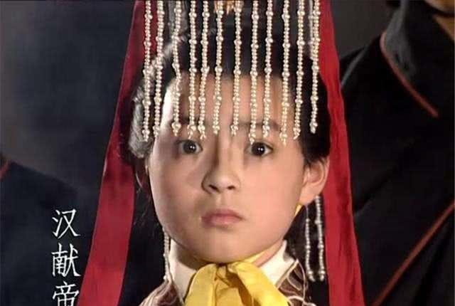 阴险|曹操将3个女儿送入宫中，皇帝看后两腿发软，这招实在是阴险！