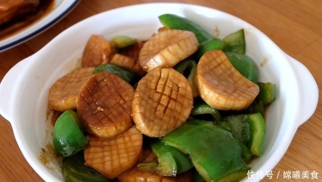 红烧鸡翅|一家四口的周末午餐,四菜一汤,有荤有素,简单易做营养好