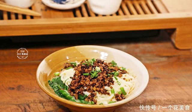 制作担担面|一碗好吃的担担面,关键在于料,才知道这配料必不可少的食材是它