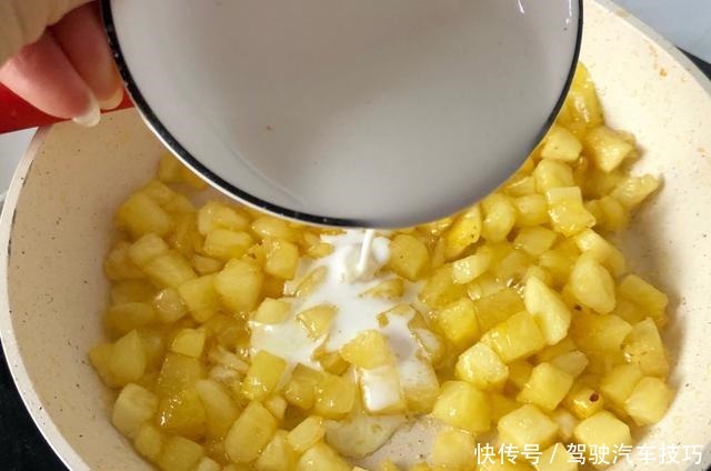 早餐,女儿和我迷上了吃它,外皮香酥,馅香甜果味足,2元钱搞定