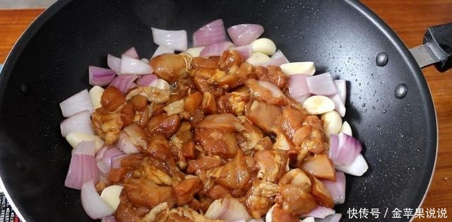 这是鸡腿的特别做法,不要焯水不用过油,味道比饭店做的都好吃