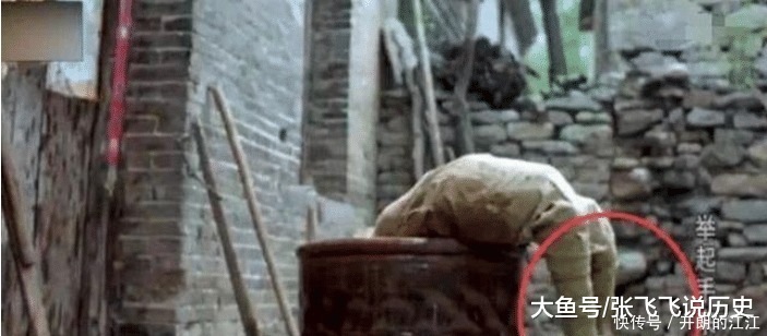 潘长江《举起手来》爆笑穿帮镜头,原来骗