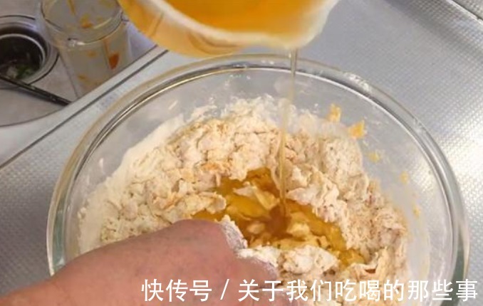 更香|酥脆咸香的炸麻花，简单3步就能做，牢记2个技巧，比买的更香更脆