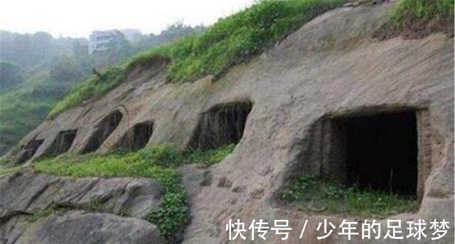 子女|“瓦罐坟”到底多残忍?子女送老母进坟墓,送一餐加上一块砖