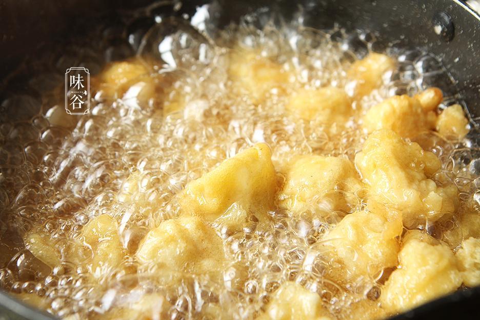 教你做一道茄汁鸡块,酸甜开胃,皮酥肉嫩,上桌瞬间就抢光