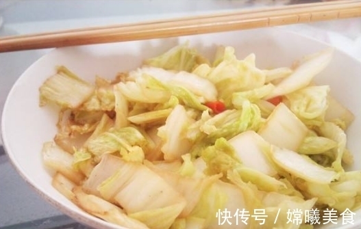 白菜|大厨透露:炒白菜时,万不可多此一举加“它”,不然不嫩,还发黑
