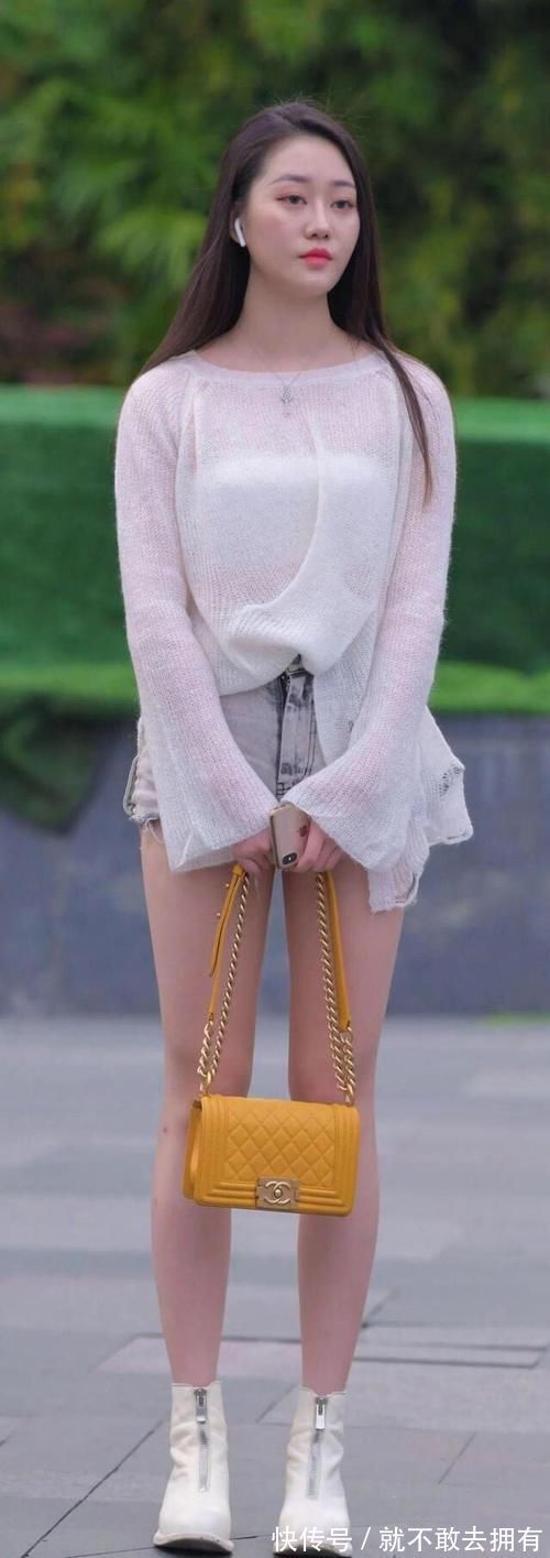 小蛮腰 苗条女孩的时尚穿搭,简单的“白色系”造型,展现不一样的魅力