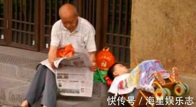 父母|孙子坐小板凳挂吊针,“隔代亲”的爷爷呼呼大睡,妈妈差点误会