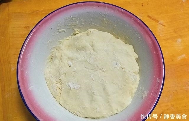 面团|为什么东北人烙的饼又软又起层,原来是多了这一步!