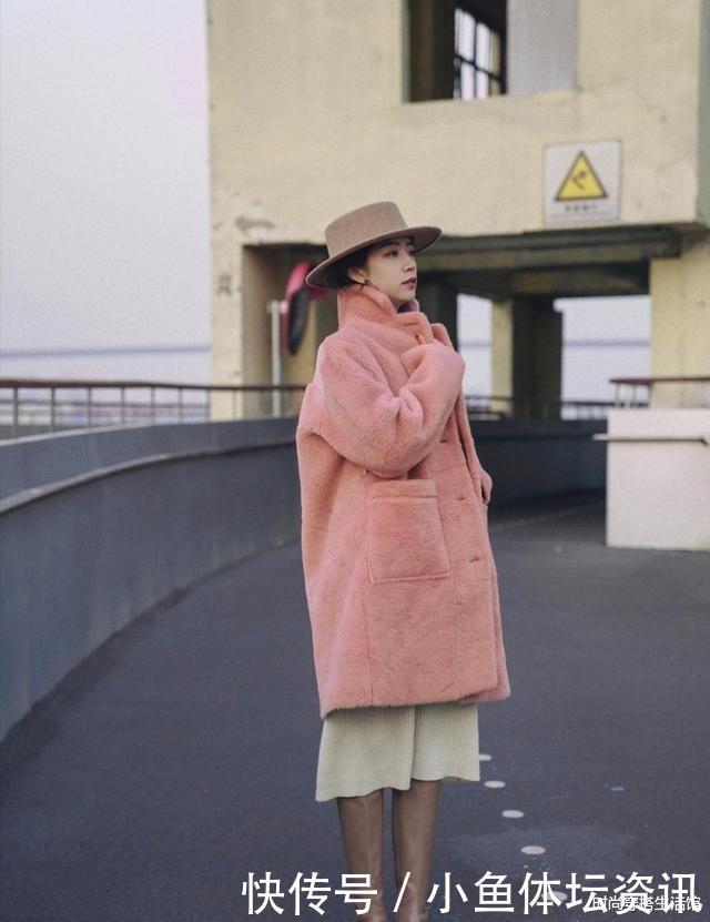 大衣|风衣已不兴了,今冬流行的“羊羔绒大衣”,瞧三木这样穿美极了